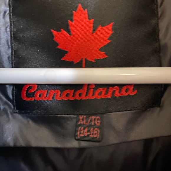 Canadiana woman’s coat - Picture 2 of 3